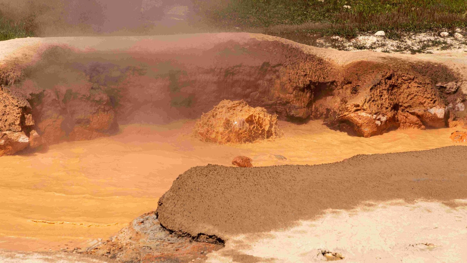 yellowstone national park geological formations