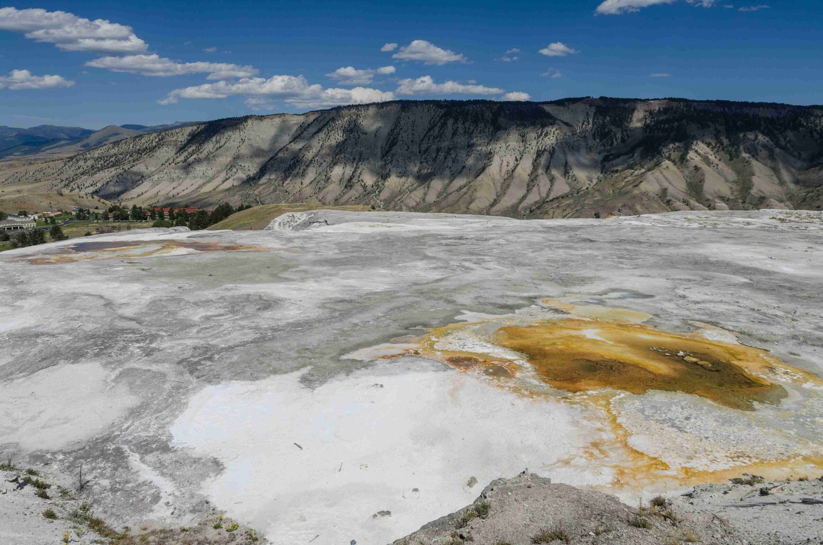 giant prismatic spring yellowstone national park wyoming